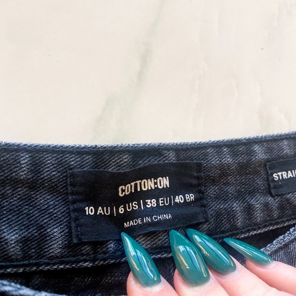 High waisted cotton on black washed denim shorts - Picture 2 of 3